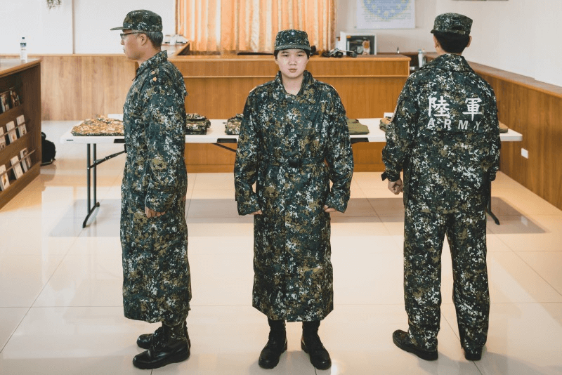 國軍新式數位迷彩雨衣升級 透氣防水又舒適