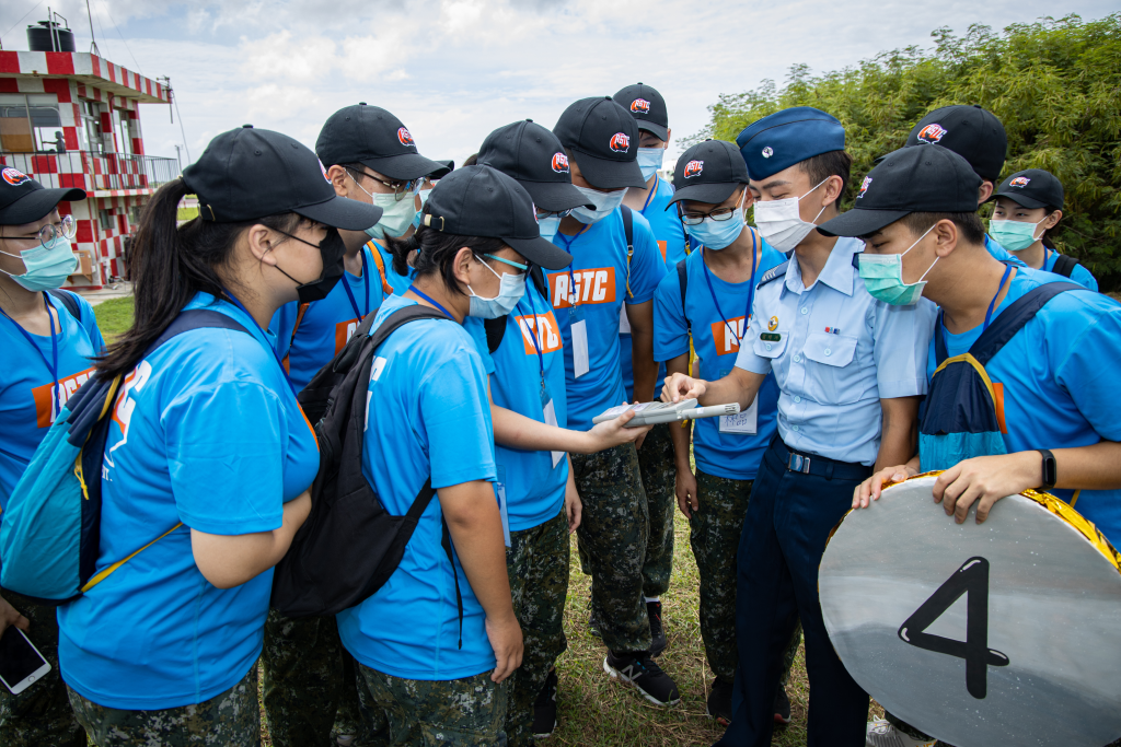 認識空軍地勤工作 深化全民國防教育