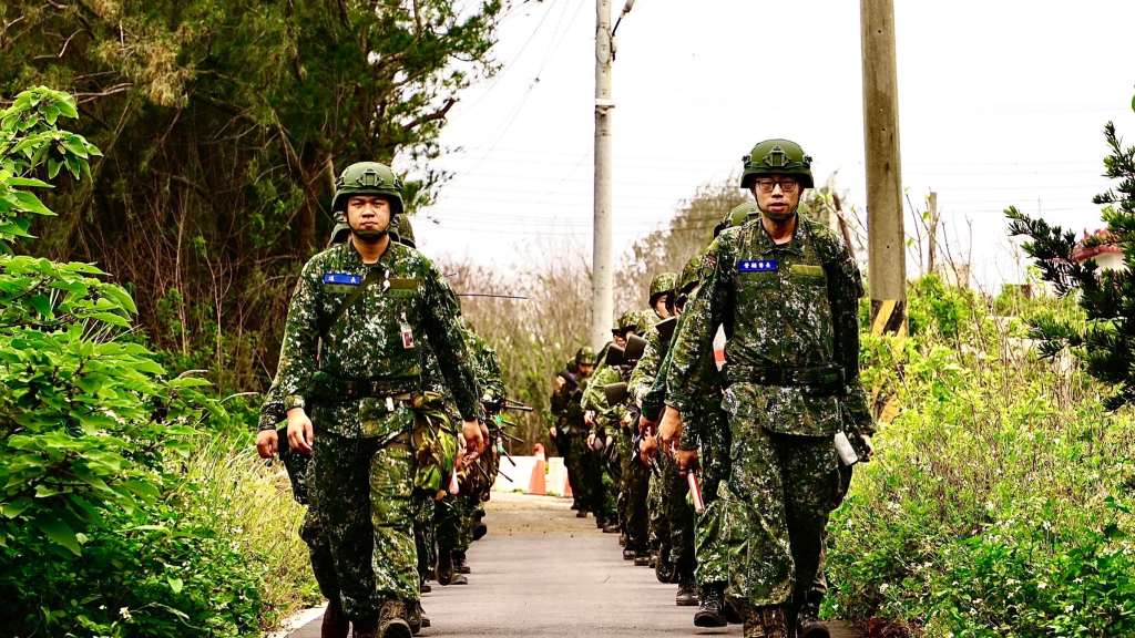 257旅砲兵營教育召集戰術行軍 強化臨戰技能與耐力 - 漢聲廣播電臺