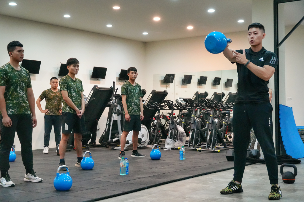 陸軍步兵302旅健身社日前辦理「壺鈴訓練研習」課程。(陸軍步兵302旅)