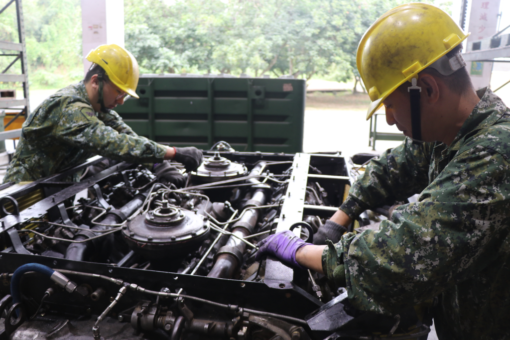 嘉義聯保廠實施進訓部隊裝備檢修作業。(陸軍第五地區支援指揮部嘉義聯保廠)