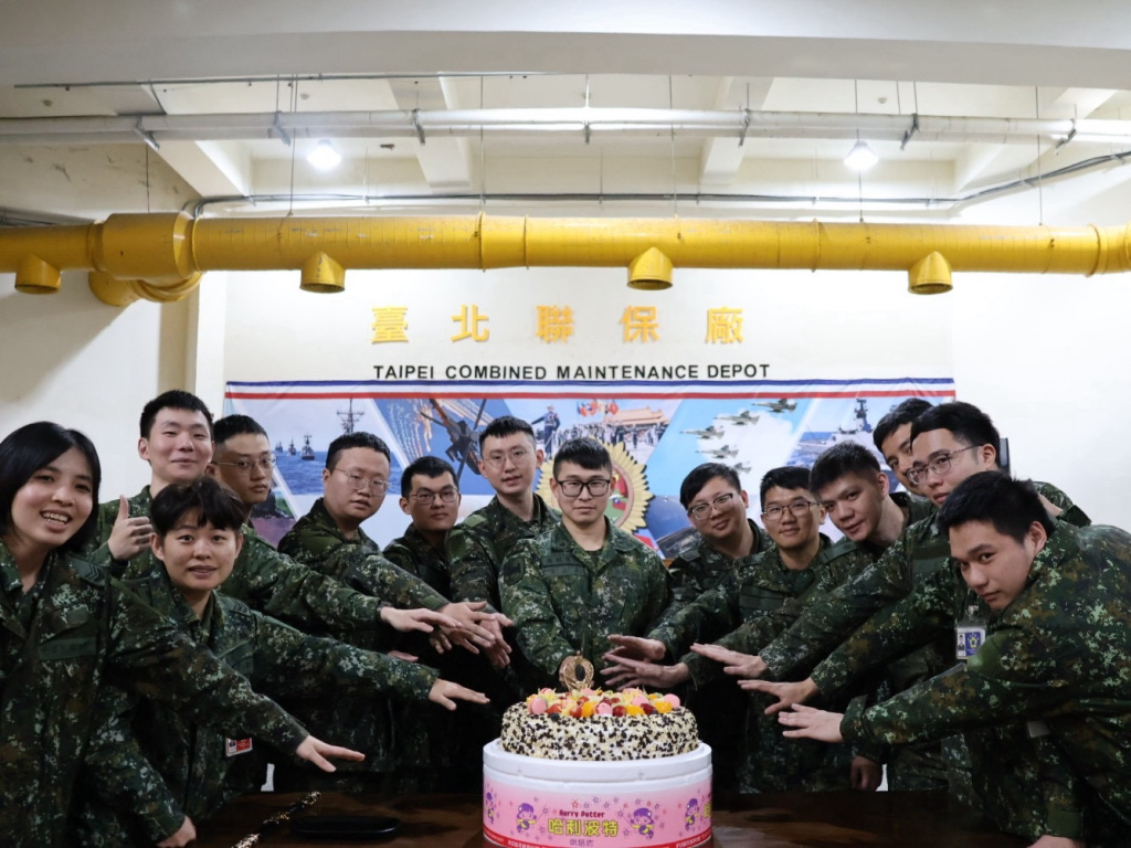 臺北聯保廠辦理官兵慶生餐會(陸軍第三地區支援指揮部臺北乙型聯合保修廠提供)