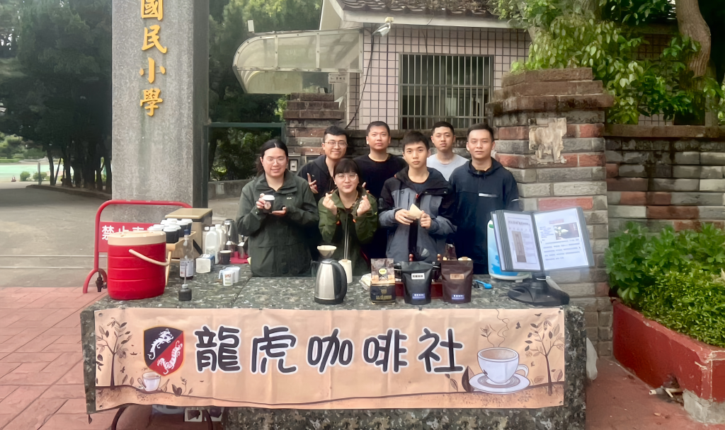 249旅龍虎咖啡社前進校園(陸軍步兵第249旅提供)