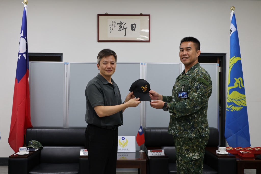 無人系統訓練指揮部拜會消防署(陸軍無人系統訓練指揮部提供)