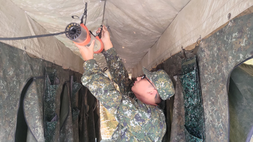 左營補庫野戰沐浴機開設作業(陸軍第四地區支援指揮部提供)