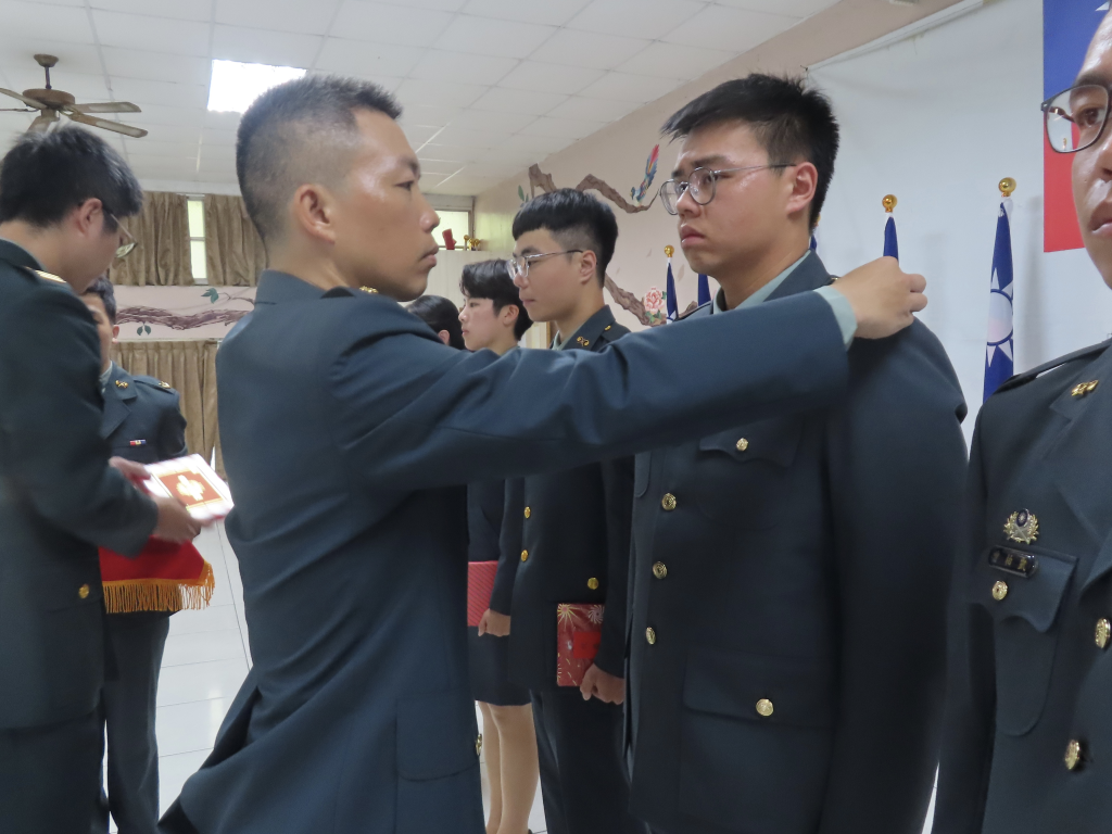 36化學兵群舉行月會暨晉任典禮 勉勵官兵精進本職學能(陸軍36化學兵群提供)