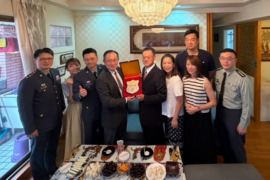 軍備局副局長表揚國防部模範父親(軍備局生製中心第209廠提供)