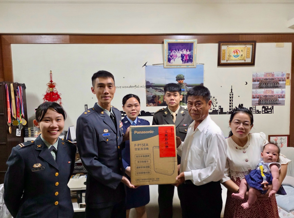 一支部表揚模範父親(陸軍第一地區支援指揮部提供)