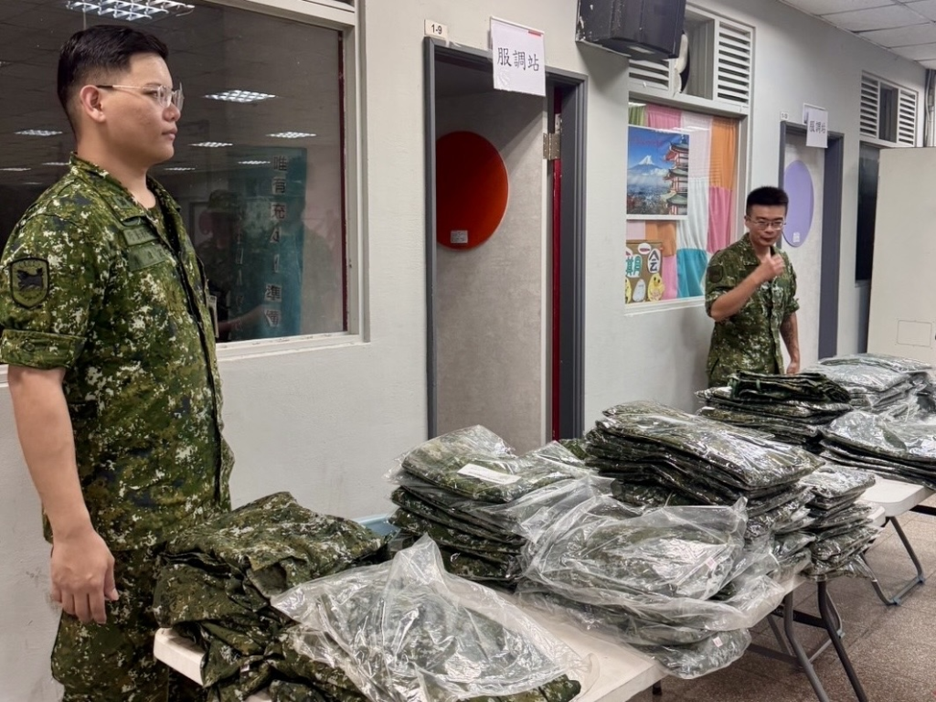 三支部服裝調節站 發揮後勤支援能量(陸軍第三地區支援指揮部補給油料庫新店補給分庫提供)