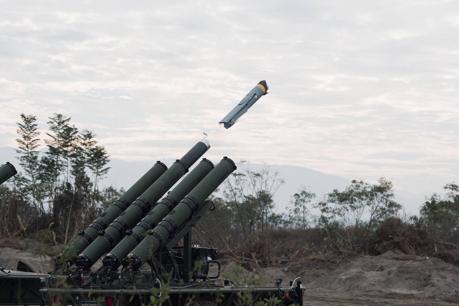 Altius-600M攻擊型無人機發射升空。