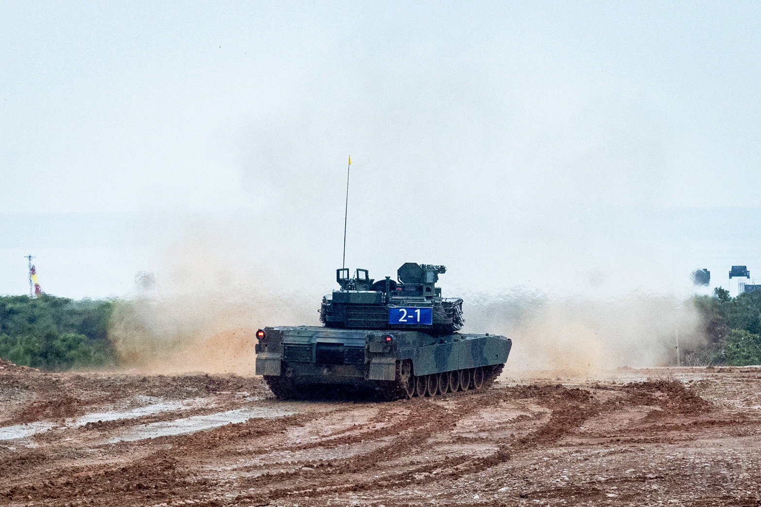 陸軍M1A2T戰車進行射擊訓練