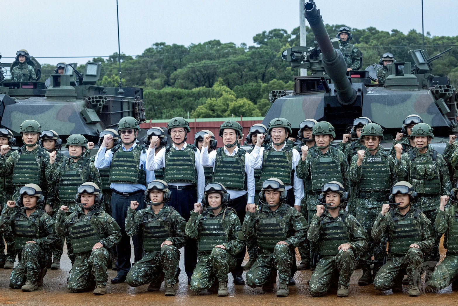 賴總統視導M1A2T戰車實彈射擊