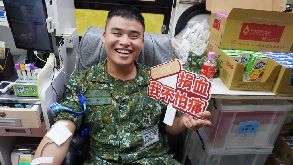 臺南聯保廠官兵挽袖捐熱血 公益助人