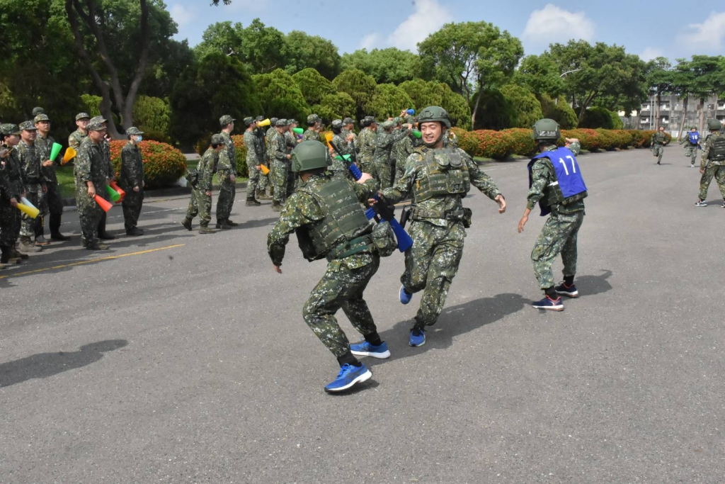砲測中心舉辦武裝接力競賽   凝聚單位團隊向心(陸軍砲兵部隊測考中心提供)