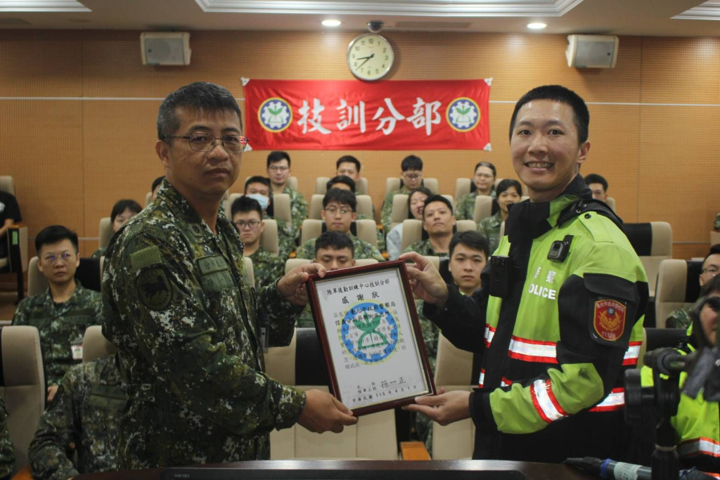 陸軍後勤訓練中心技訓分部辦理防制酒駕行車安全宣導(陸軍後勤訓練中心技訓分部)
